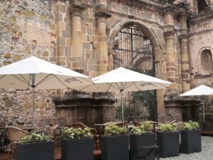 Sombrilla crema de 4.2 metros